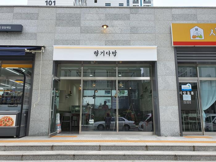 235149625_zZa81uil_b7402f5b242c5c62b93054c9280a910dfdace55e.jpg 이미지크게보기